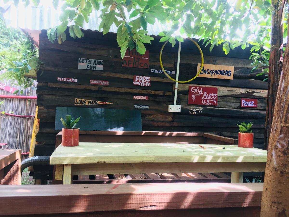 Ava Garden Backpackers Apartment Mto wa Mbu ภายนอก รูปภาพ