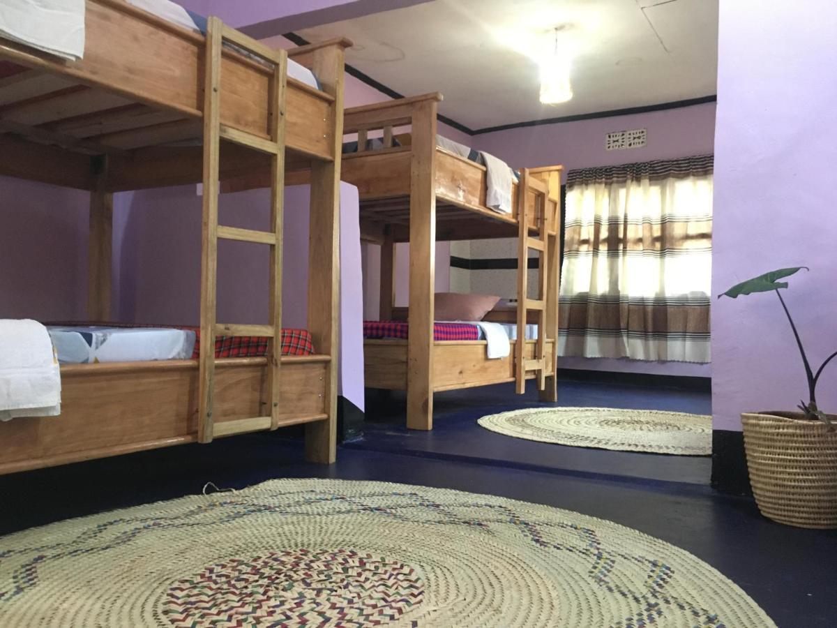 Ava Garden Backpackers Apartment Mto wa Mbu ภายนอก รูปภาพ