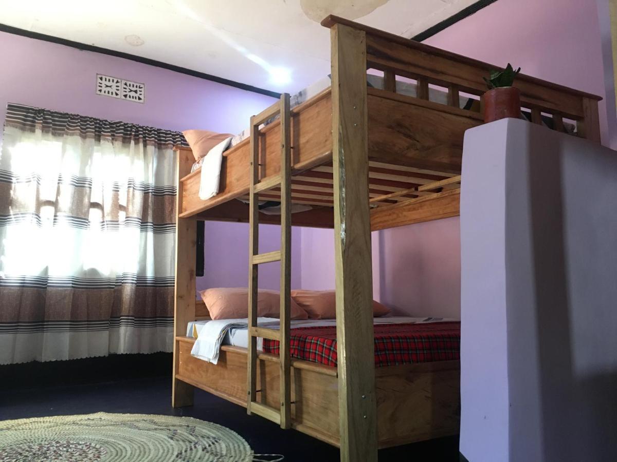 Ava Garden Backpackers Apartment Mto wa Mbu ภายนอก รูปภาพ