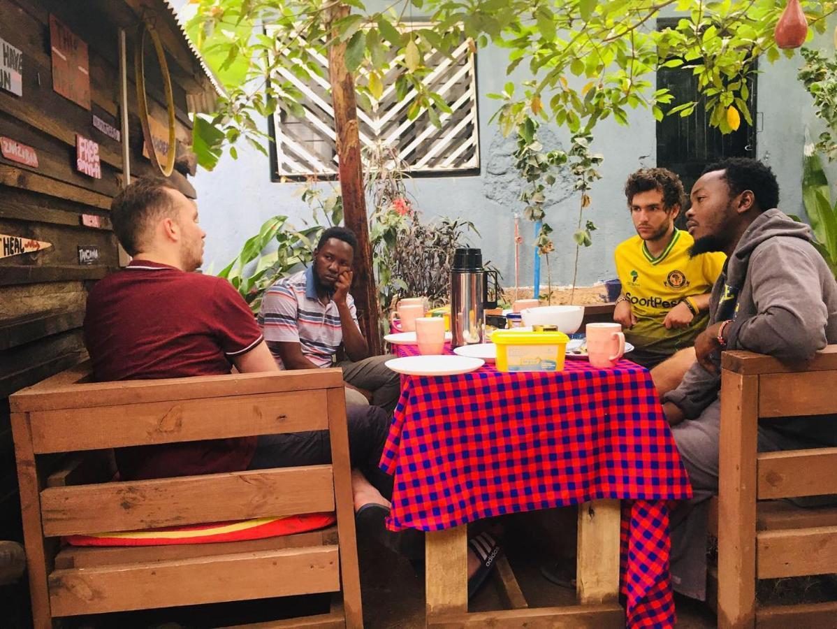 Ava Garden Backpackers Apartment Mto wa Mbu ภายนอก รูปภาพ