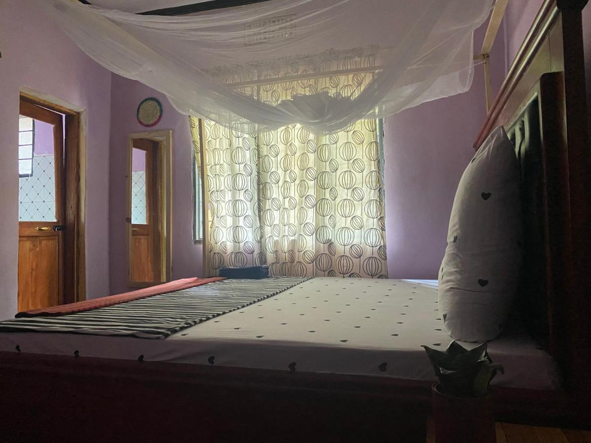 Ava Garden Backpackers Apartment Mto wa Mbu ภายนอก รูปภาพ