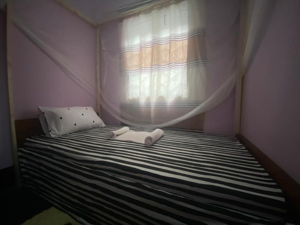 Ava Garden Backpackers Apartment Mto wa Mbu ภายนอก รูปภาพ