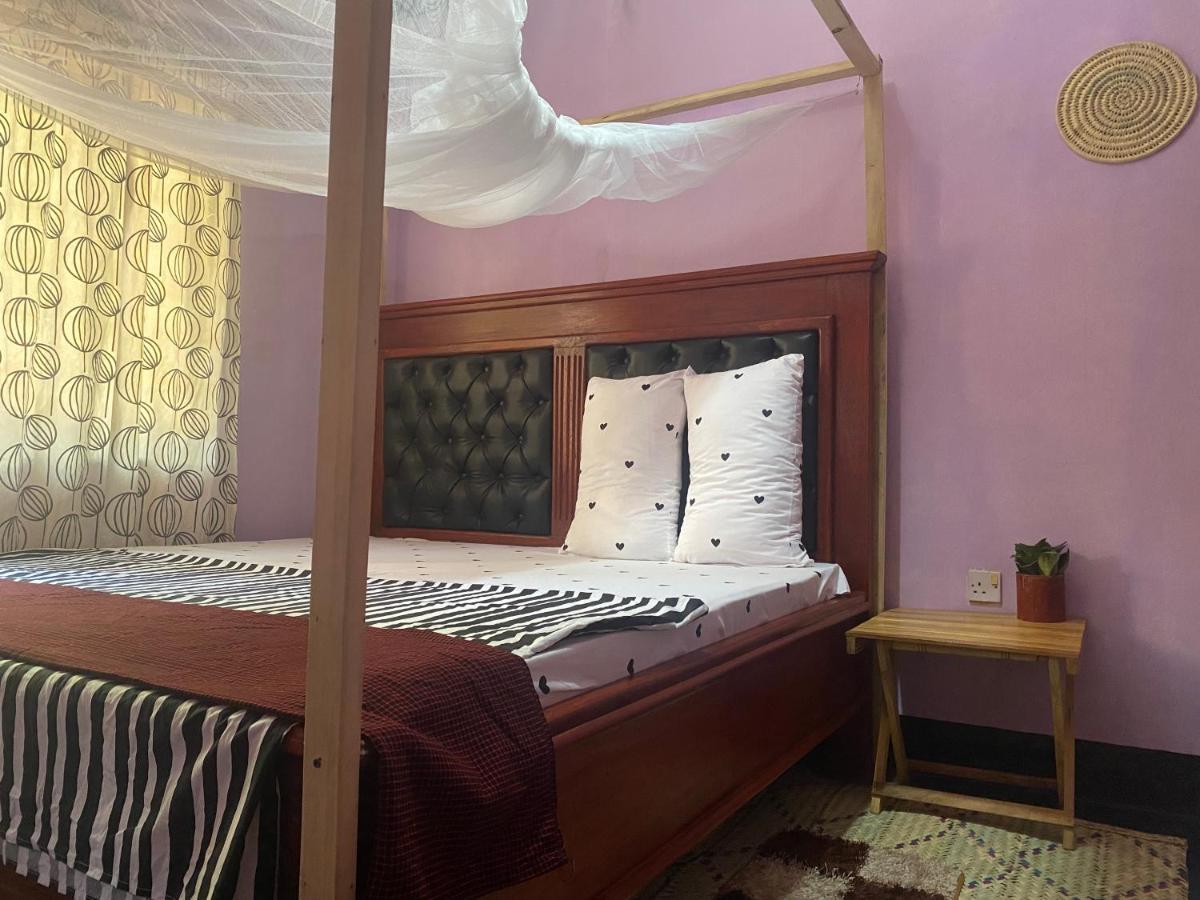 Ava Garden Backpackers Apartment Mto wa Mbu ภายนอก รูปภาพ