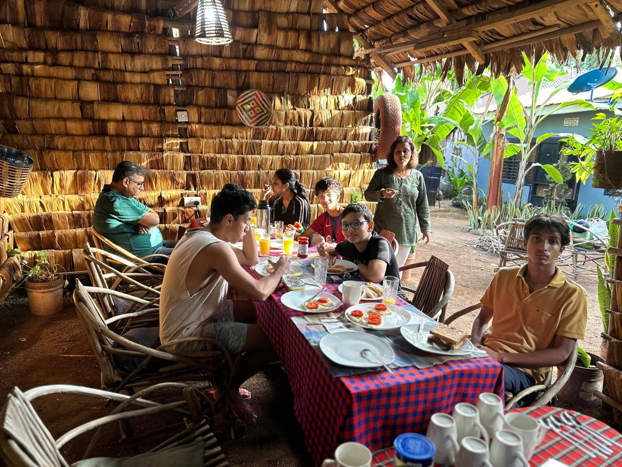 Ava Garden Backpackers Apartment Mto wa Mbu ภายนอก รูปภาพ