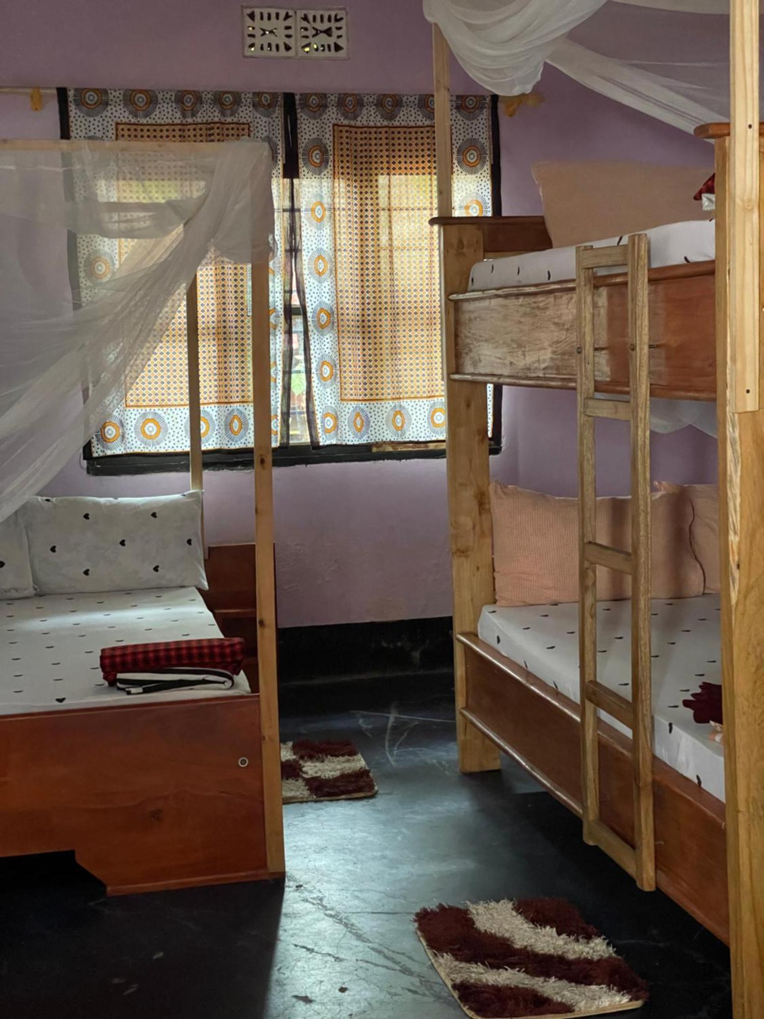Ava Garden Backpackers Apartment Mto wa Mbu ภายนอก รูปภาพ