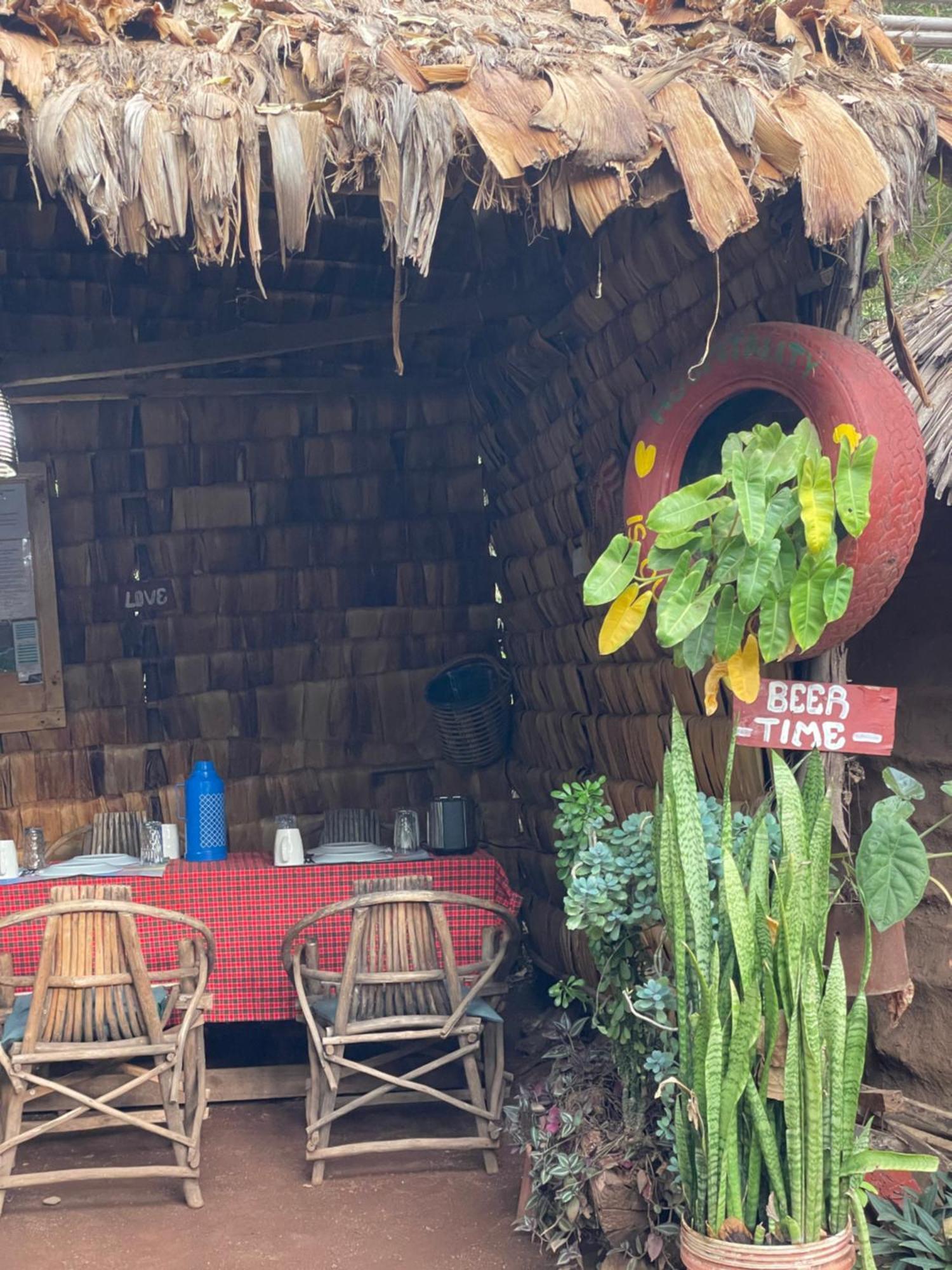 Ava Garden Backpackers Apartment Mto wa Mbu ภายนอก รูปภาพ
